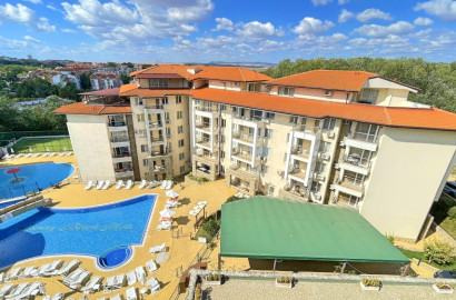 Two-bedroom furnished apartment with pool view in a beautiful complex