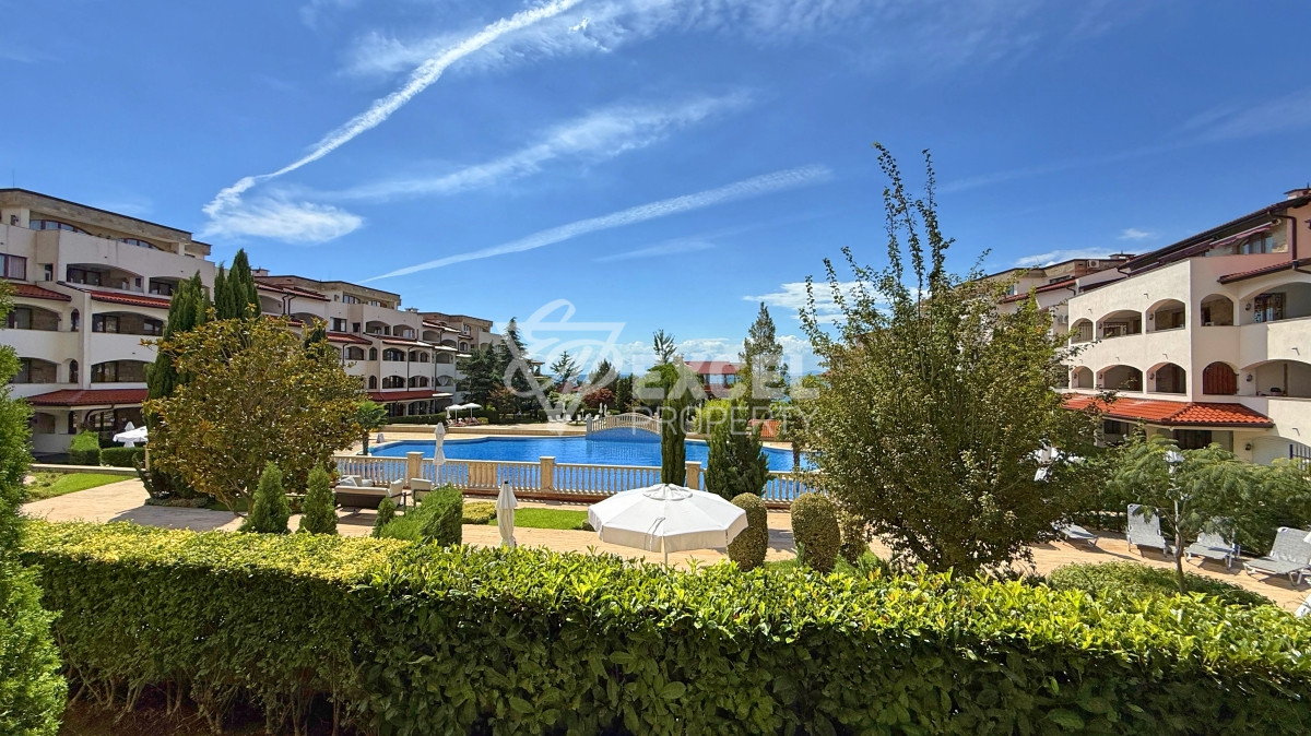 Unique multi-room apartment on the first line in the Casa Real complex, Sveti Vlas