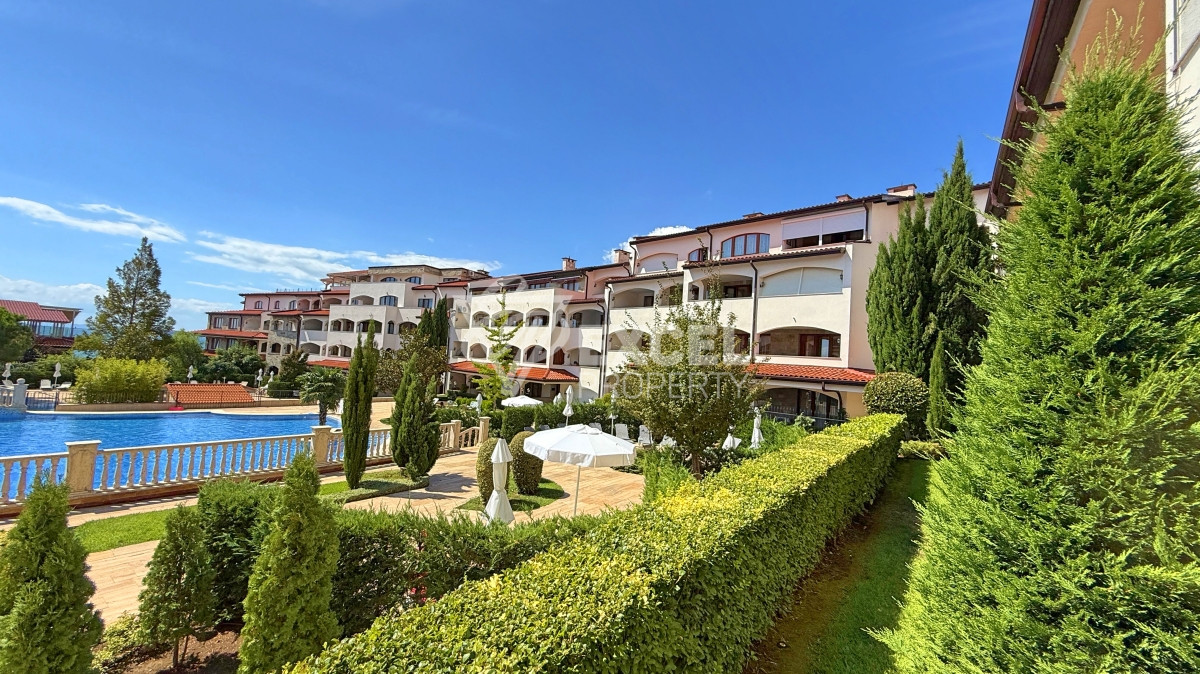 Unique multi-room apartment on the first line in the Casa Real complex, Sveti Vlas