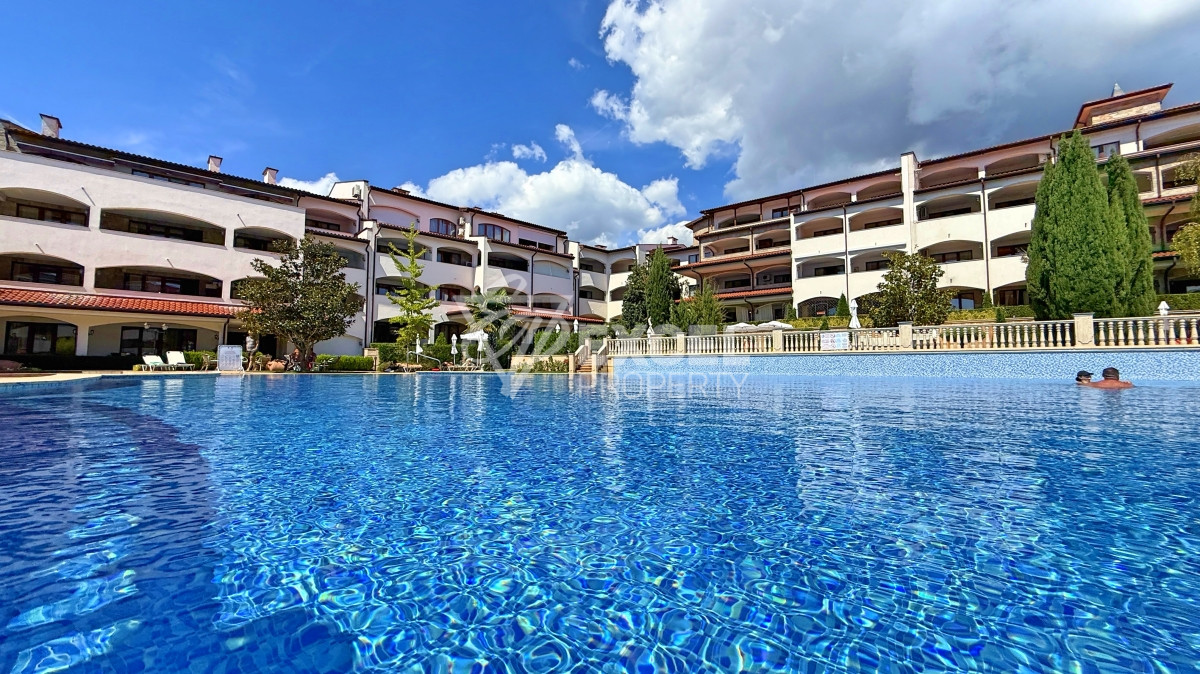 Unique multi-room apartment on the first line in the Casa Real complex, Sveti Vlas