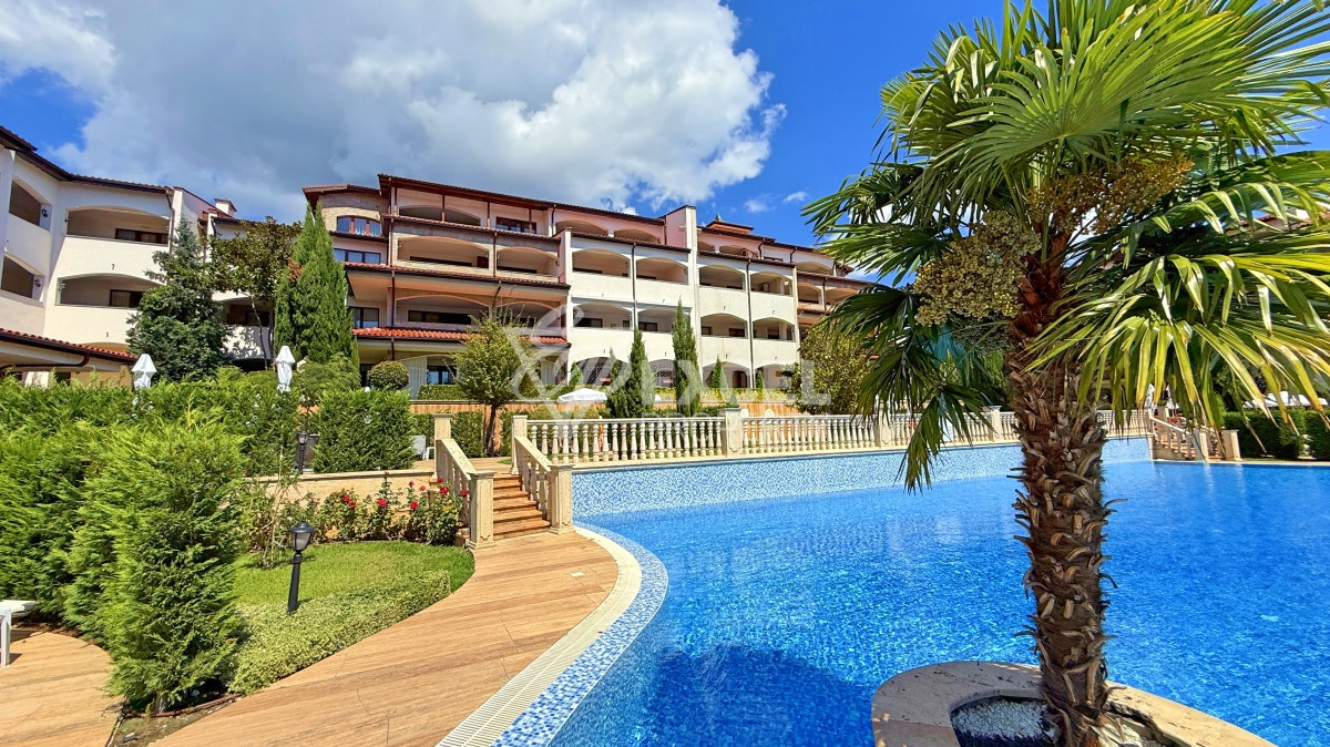 Unique multi-room apartment on the first line in the Casa Real complex, Sveti Vlas