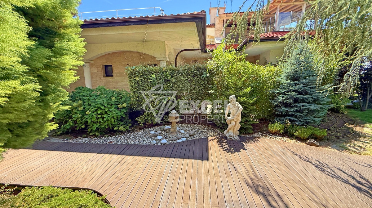 Unique multi-room apartment on the first line in the Casa Real complex, Sveti Vlas