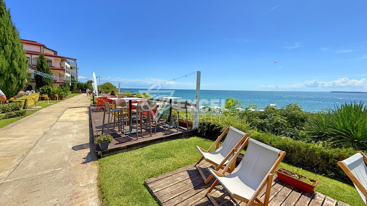 Unique multi-room apartment on the first line in the Casa Real complex, Sveti Vlas