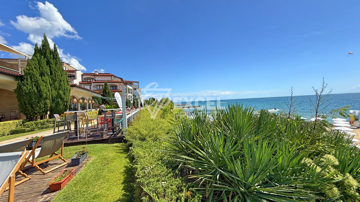 Unique multi-room apartment on the first line in the Casa Real complex, Sveti Vlas