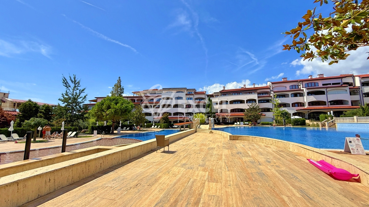 Unique multi-room apartment on the first line in the Casa Real complex, Sveti Vlas
