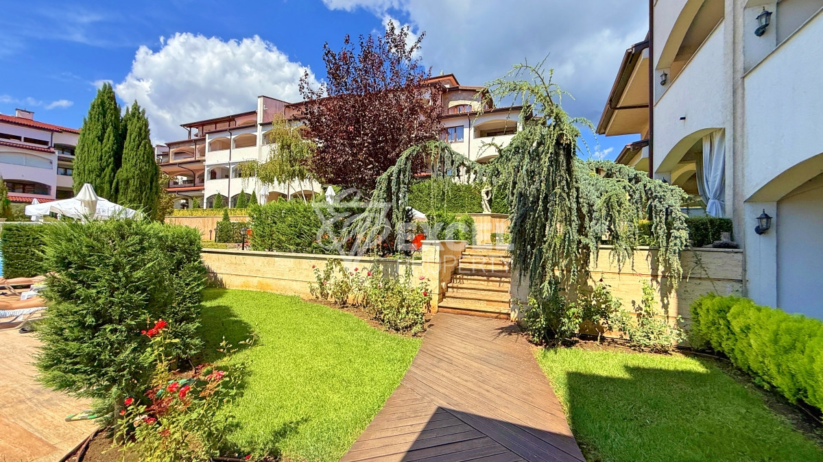 Unique multi-room apartment on the first line in the Casa Real complex, Sveti Vlas