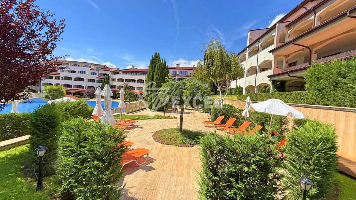 Unique multi-room apartment on the first line in the Casa Real complex, Sveti Vlas