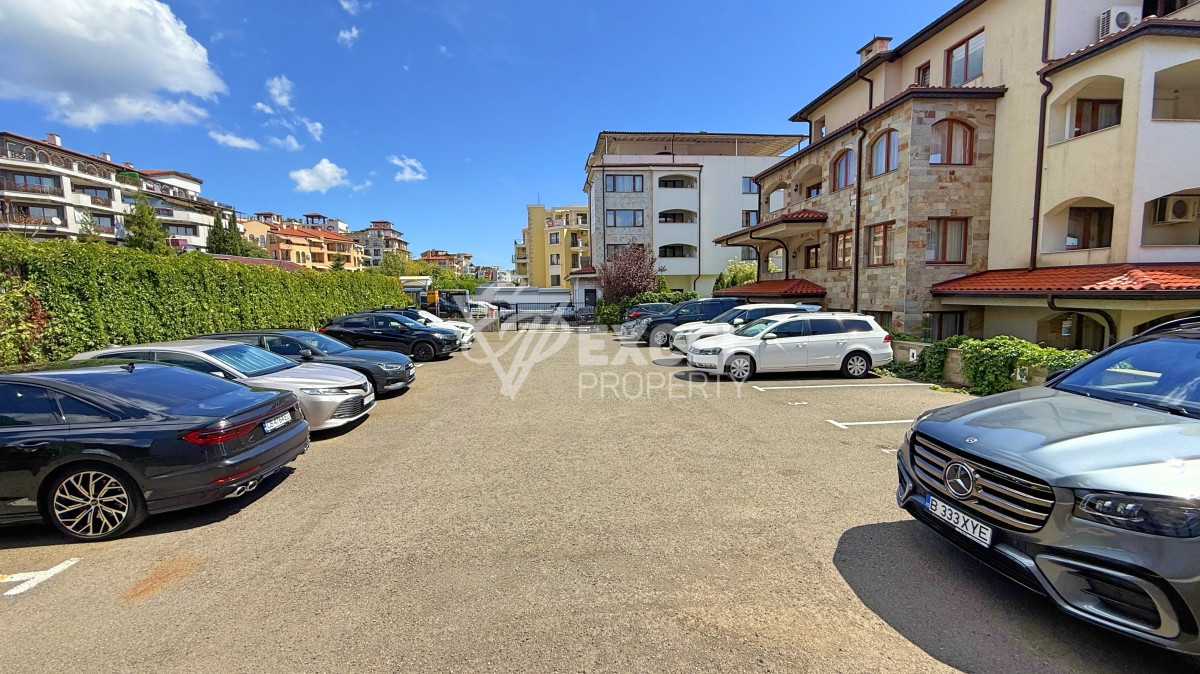 Unique multi-room apartment on the first line in the Casa Real complex, Sveti Vlas