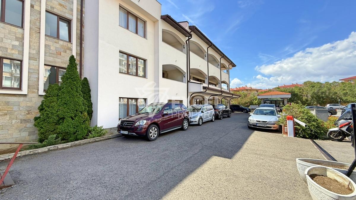 Unique multi-room apartment on the first line in the Casa Real complex, Sveti Vlas