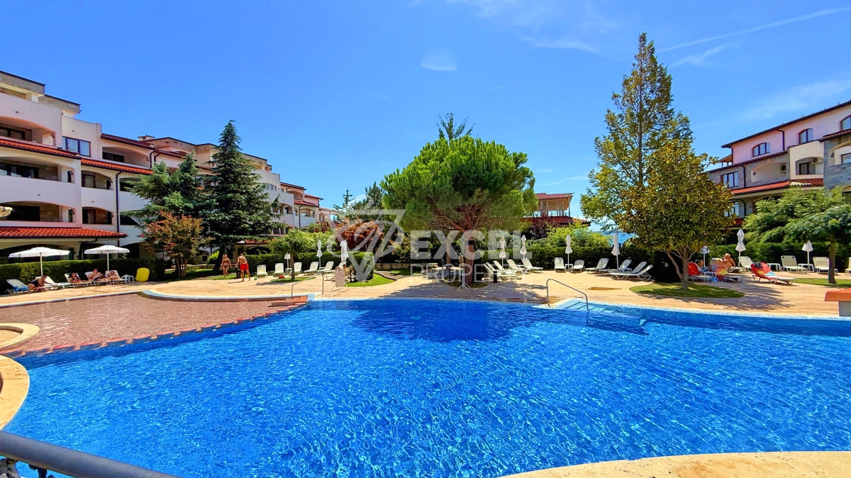 Unique multi-room apartment on the first line in the Casa Real complex, Sveti Vlas