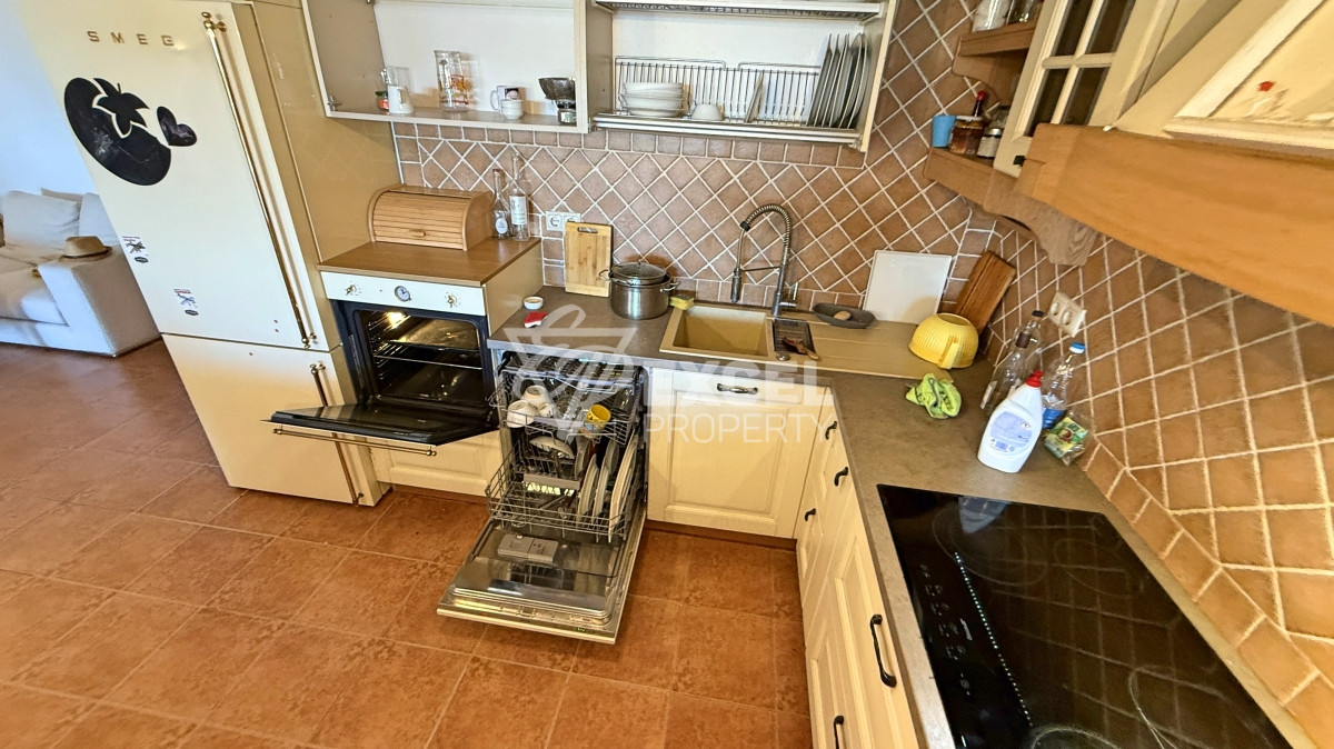 Unique multi-room apartment on the first line in the Casa Real complex, Sveti Vlas