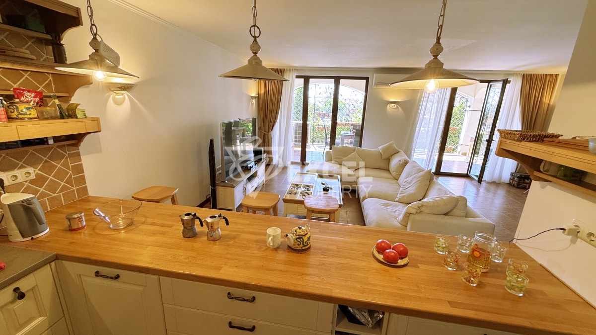 Unique multi-room apartment on the first line in the Casa Real complex, Sveti Vlas