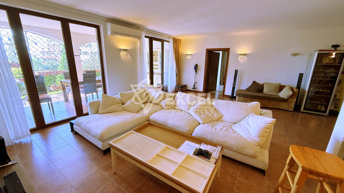 Unique multi-room apartment on the first line in the Casa Real complex, Sveti Vlas