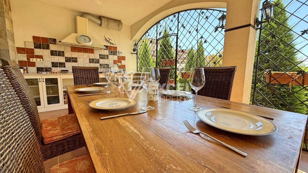 Unique multi-room apartment on the first line in the Casa Real complex, Sveti Vlas