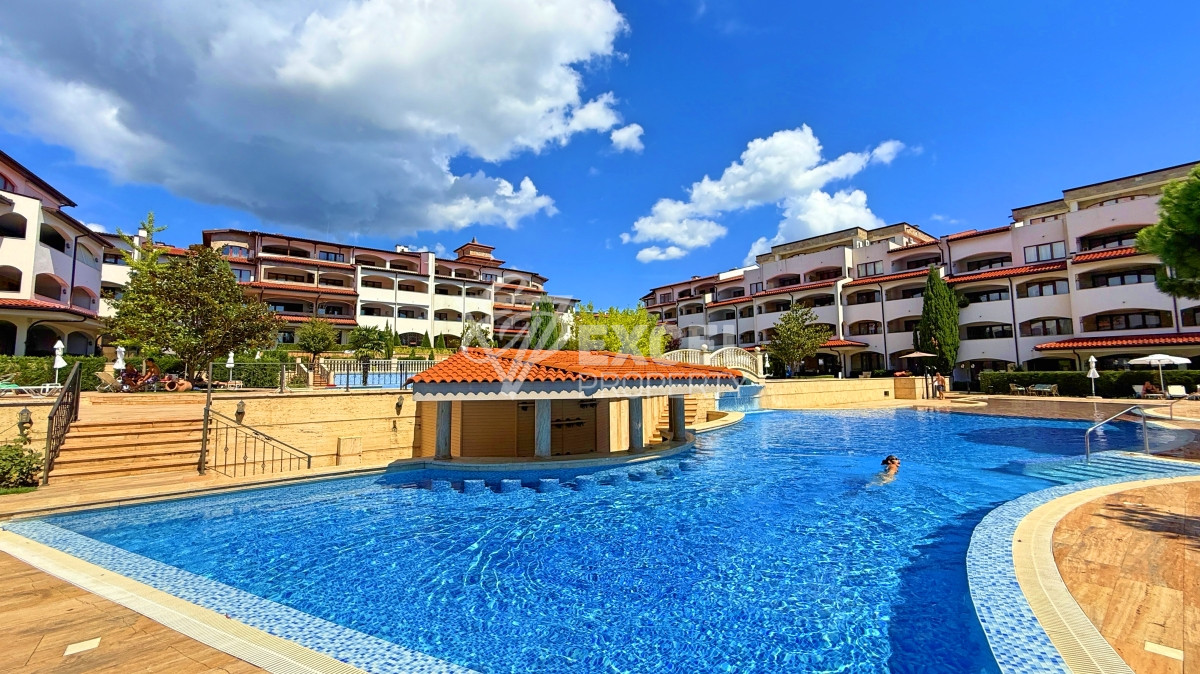 Unique multi-room apartment on the first line in the Casa Real complex, Sveti Vlas