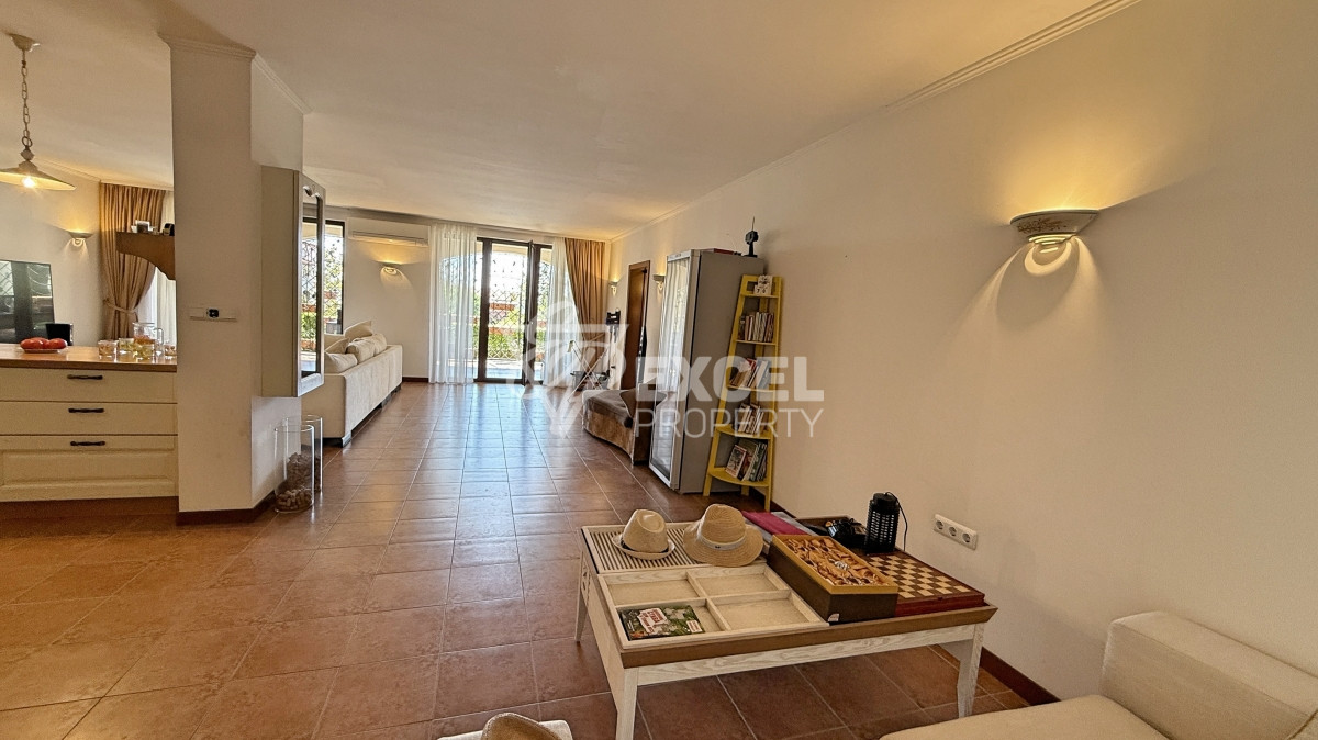 Unique multi-room apartment on the first line in the Casa Real complex, Sveti Vlas