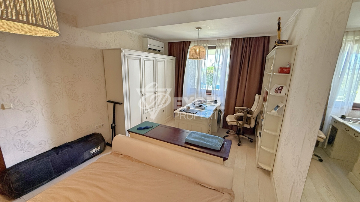 Unique multi-room apartment on the first line in the Casa Real complex, Sveti Vlas