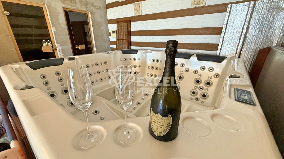 Unique multi-room apartment on the first line in the Casa Real complex, Sveti Vlas