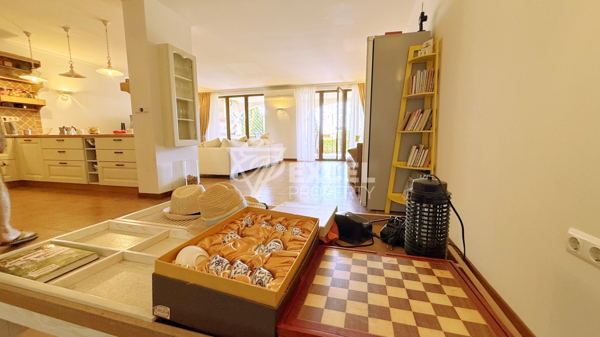 Unique multi-room apartment on the first line in the Casa Real complex, Sveti Vlas