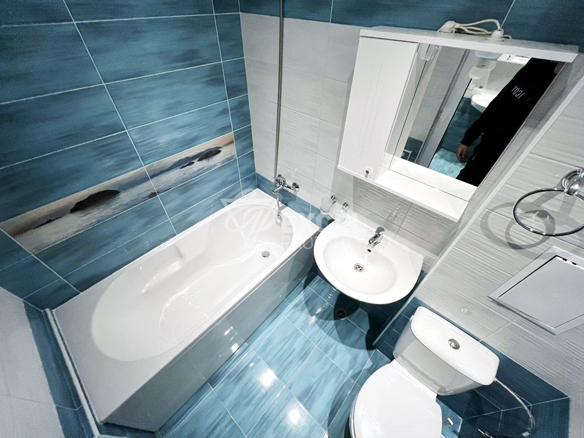 Two-Bedroom apartment, second line to the sea.