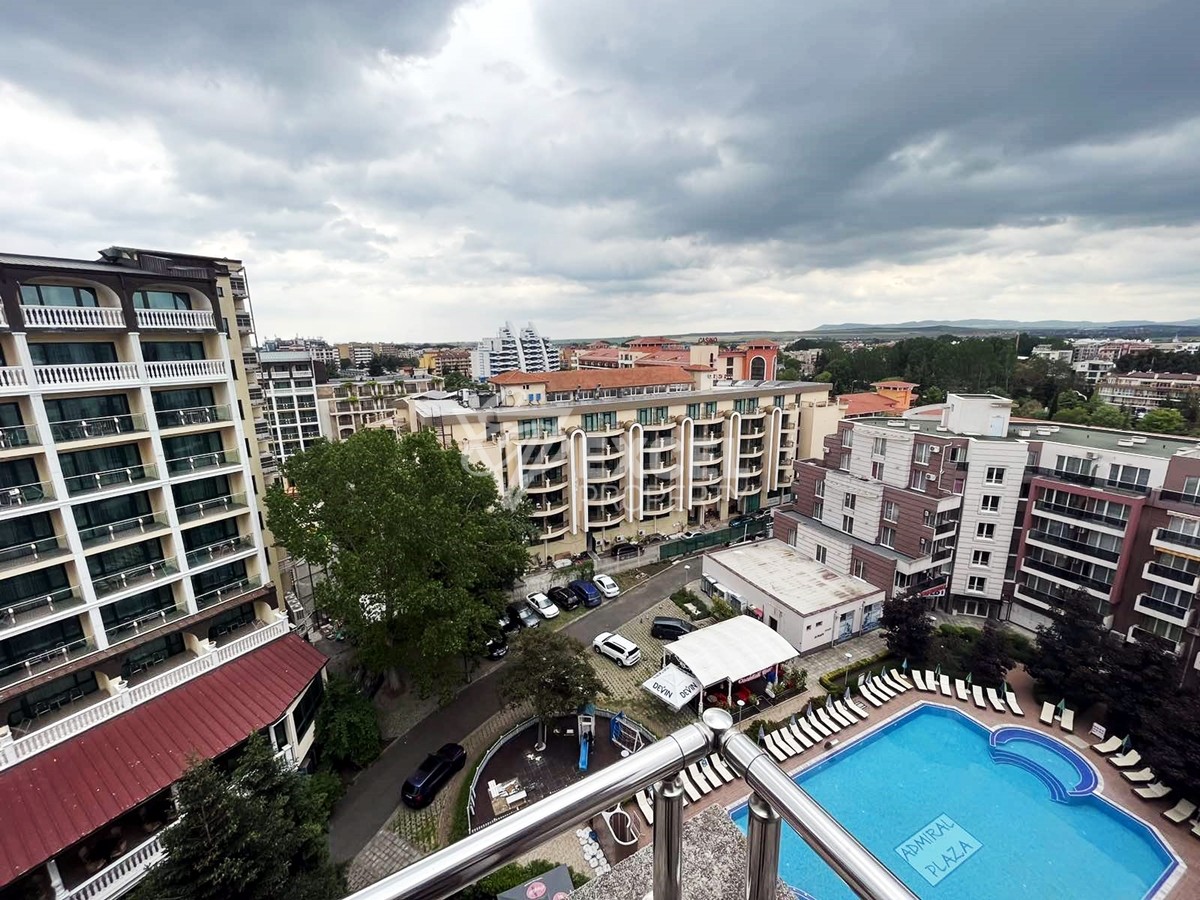 Two-Bedroom apartment, second line to the sea.
