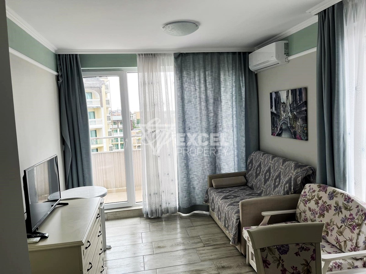 Two-Bedroom apartment, second line to the sea.