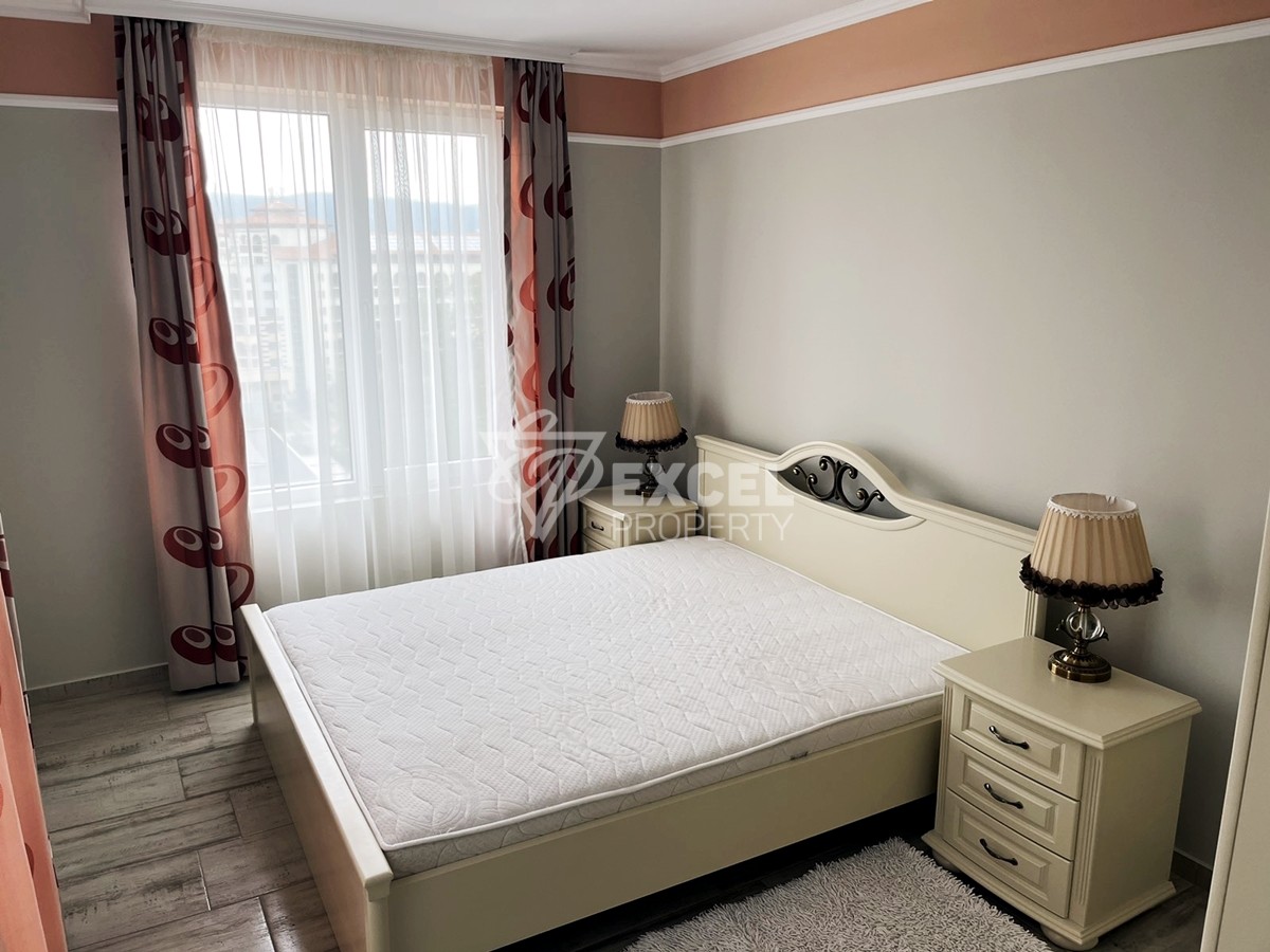 Two-Bedroom apartment, second line to the sea.