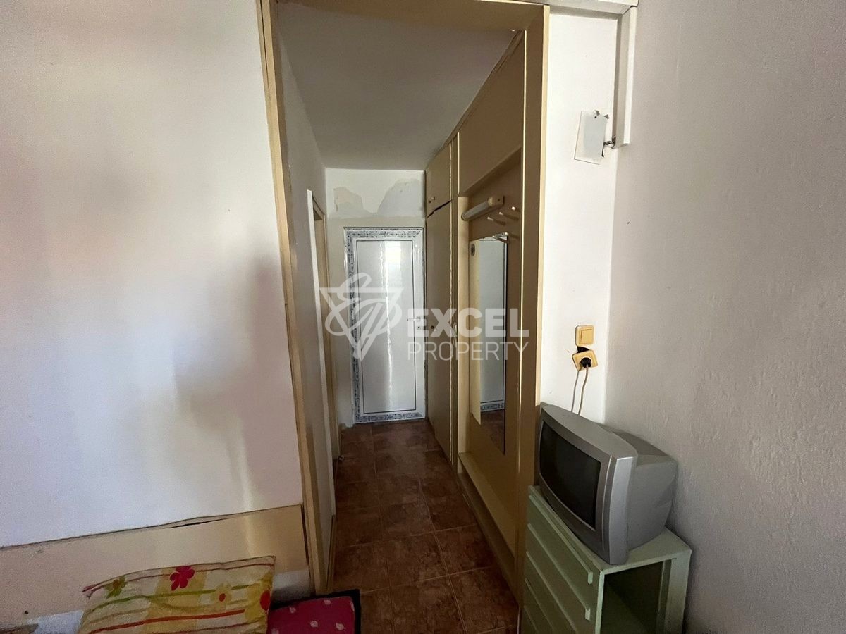 Studio, no maintenance fee!