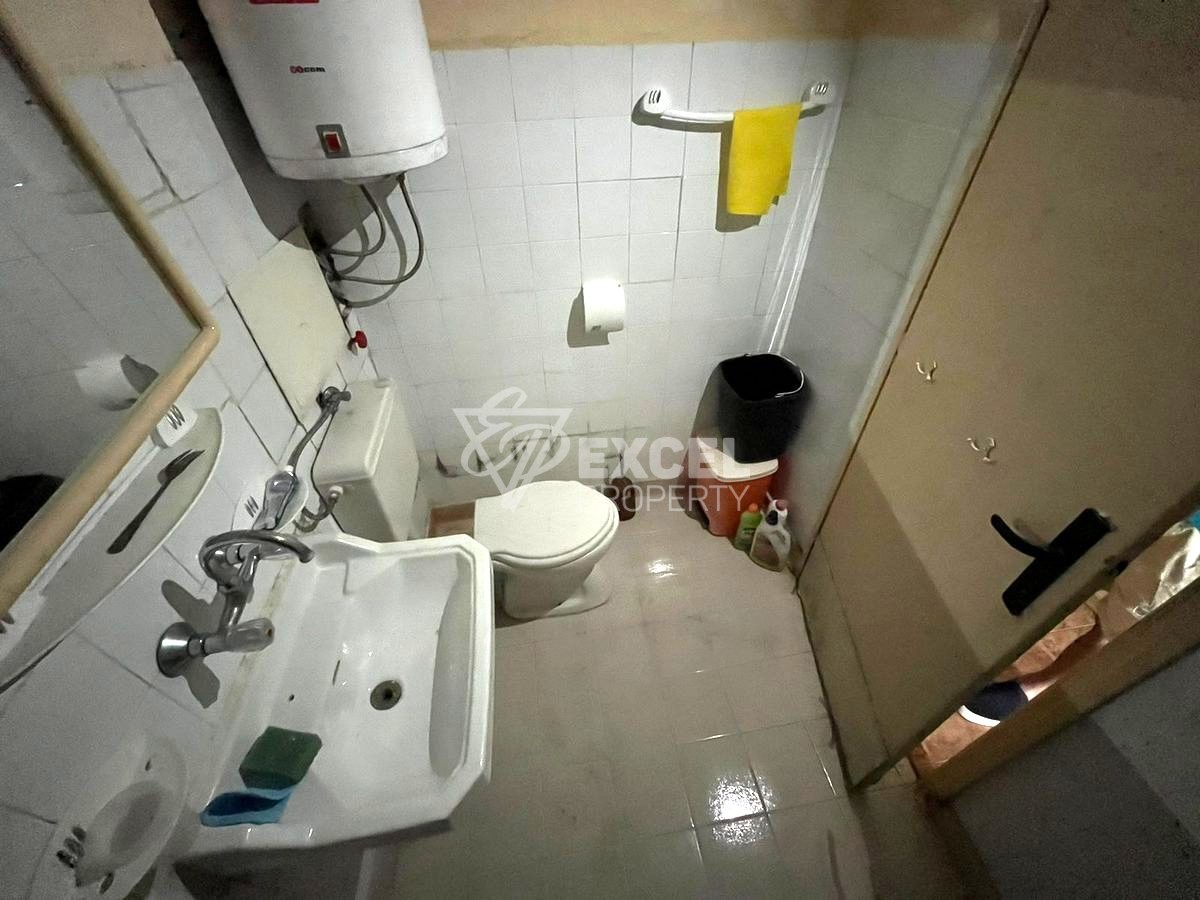 Studio, no maintenance fee!