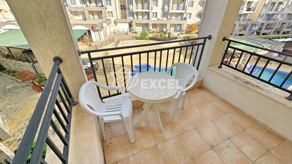 🏡 Тристаен апартамент с гледка към басейна в отлично поддържан комплекс 🌊