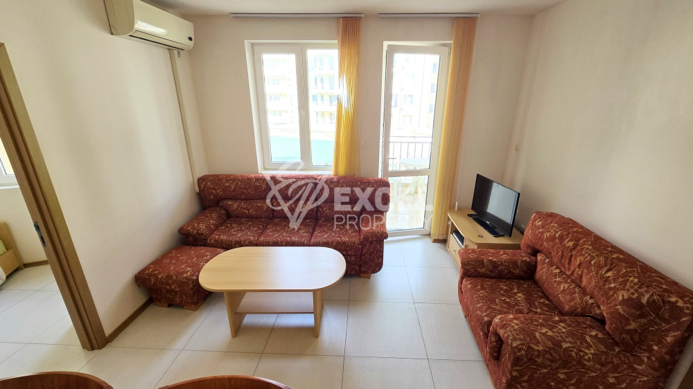 🏡 Тристаен апартамент с гледка към басейна в отлично поддържан комплекс 🌊