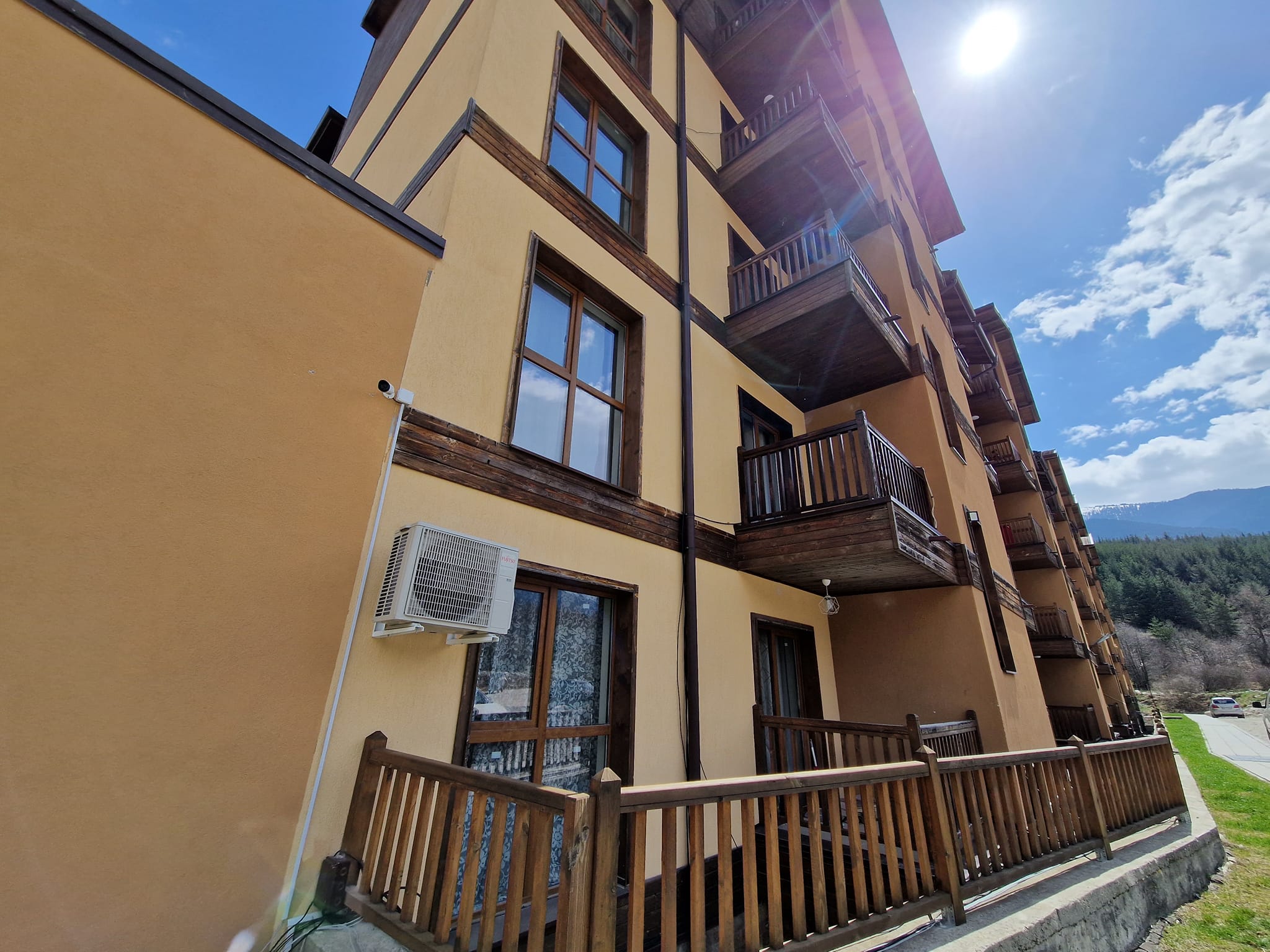 Spacious three bedroom unfurnished apartment for sale in Bansko