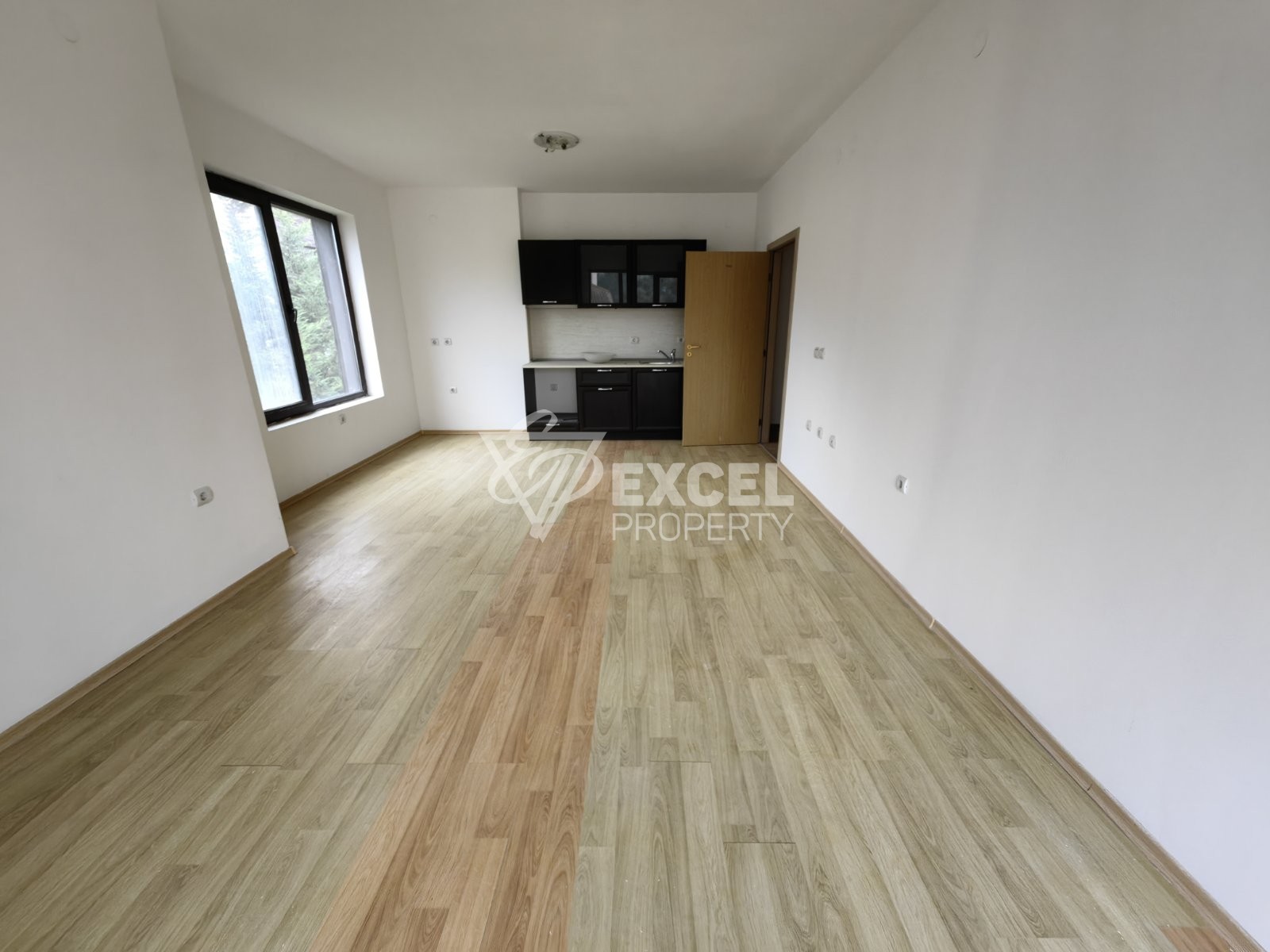 A beautiful one-bedroom apartment for sale in a year-round complex with a low maintenance fee, next to Razlog