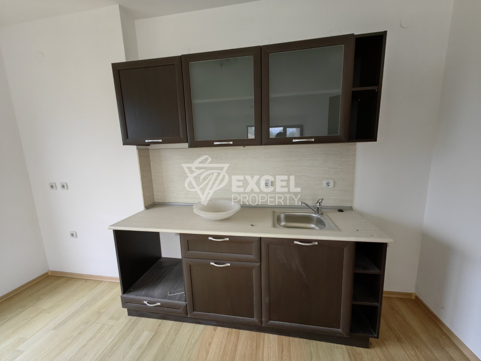 A beautiful one-bedroom apartment for sale in a year-round complex with a low maintenance fee, next to Razlog