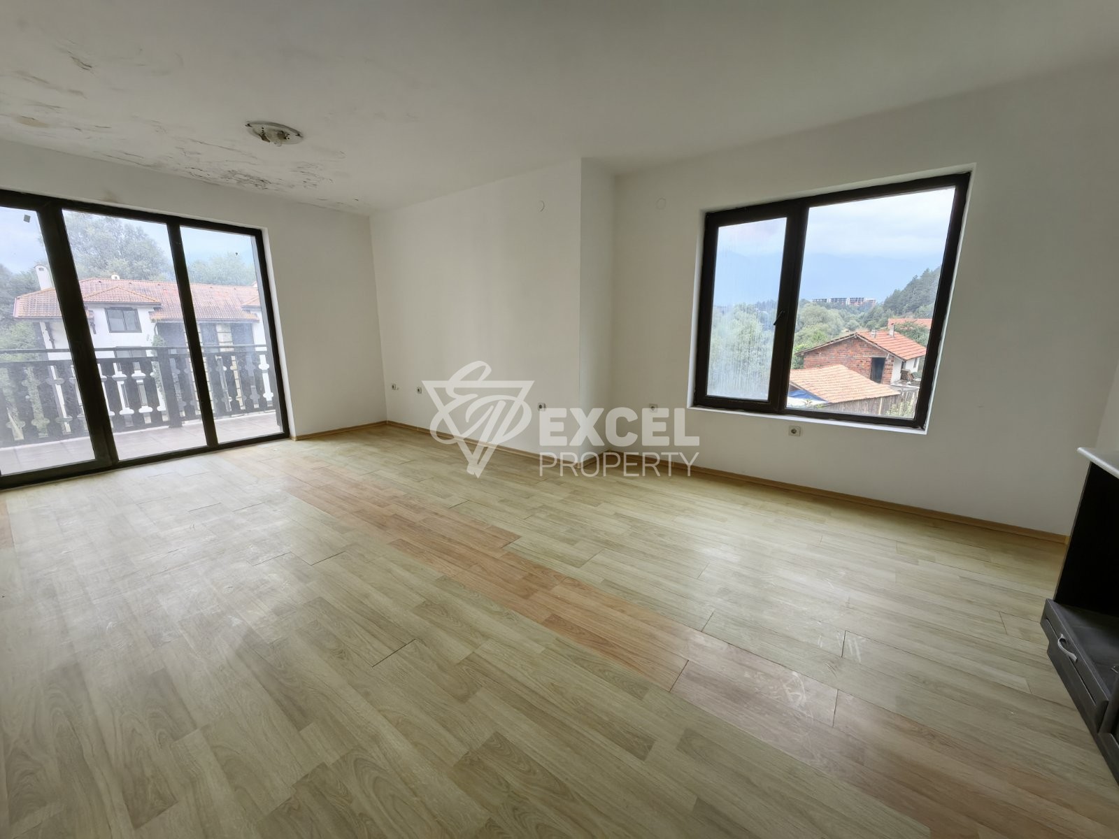 A beautiful one-bedroom apartment for sale in a year-round complex with a low maintenance fee, next to Razlog