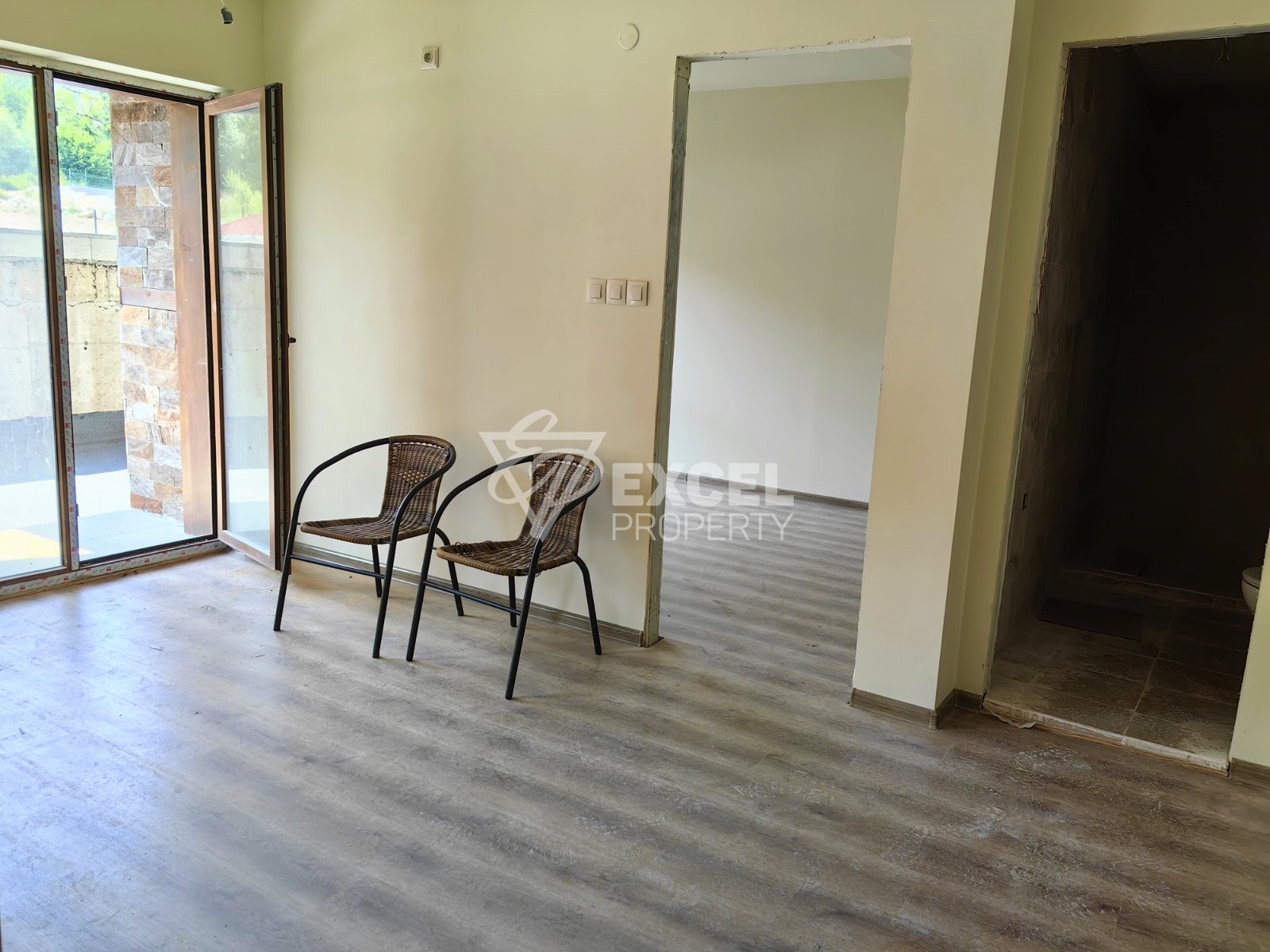 EXCLUSIVE! One-bedroom apartment with south exposure in a building with a low maintenance fee!