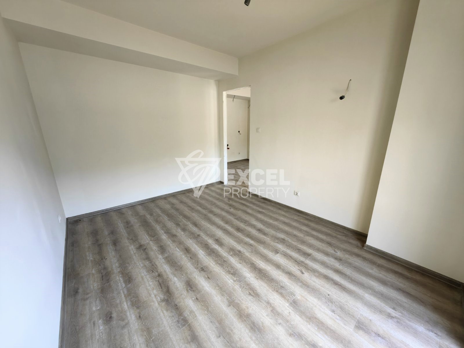 EXCLUSIVE! One-bedroom apartment with south exposure in a building with a low maintenance fee!