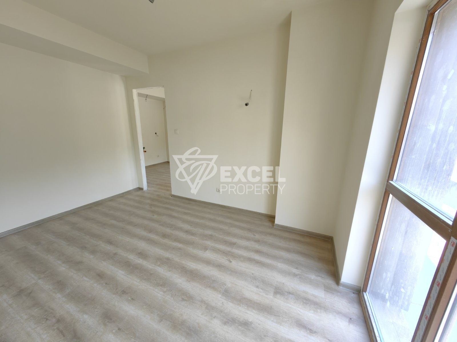 EXCLUSIVE! One-bedroom apartment with south exposure in a building with a low maintenance fee!