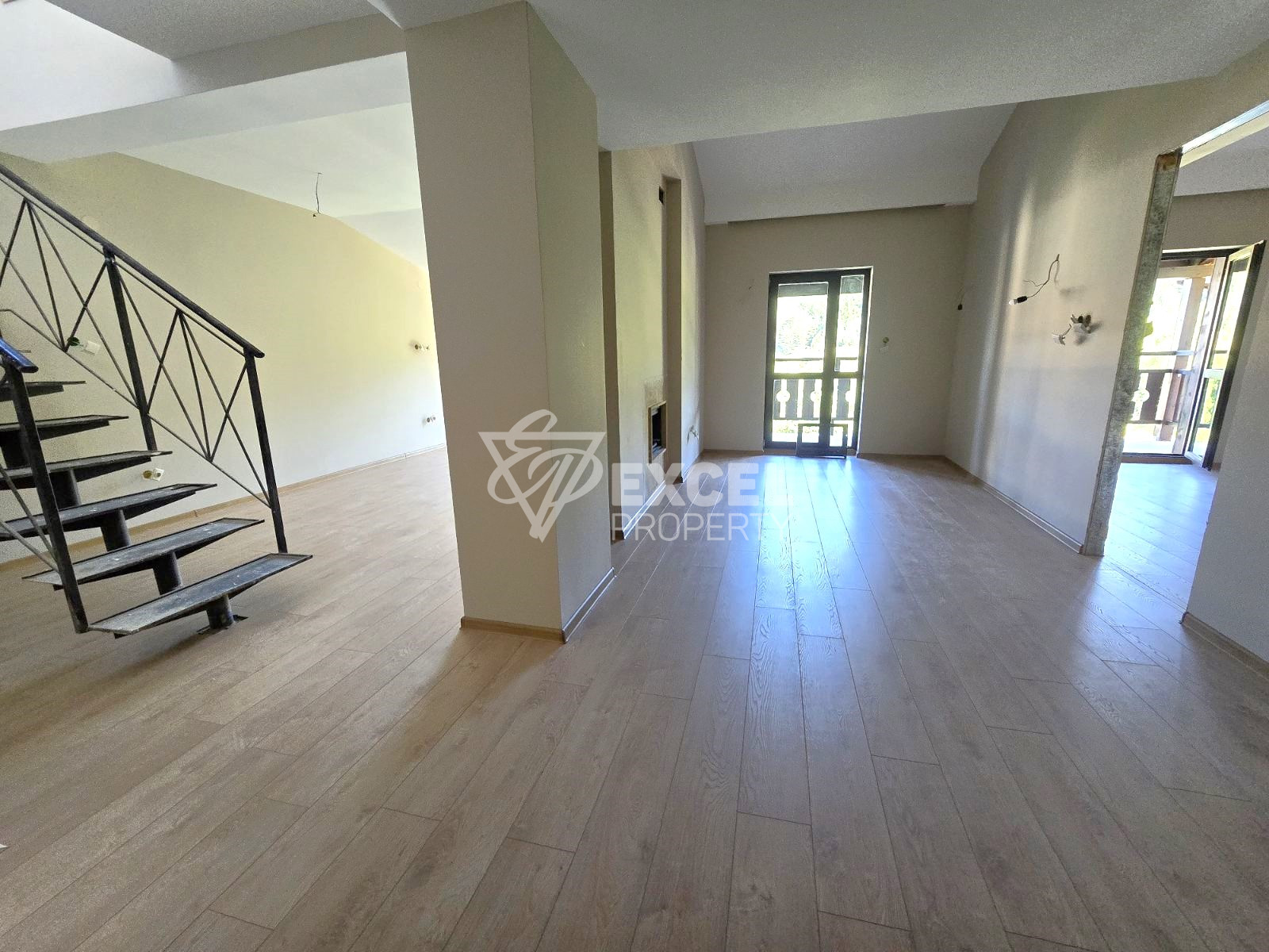 Three-bedroom maisonette with magnificent mountain views in a low-maintenance building, Bansko