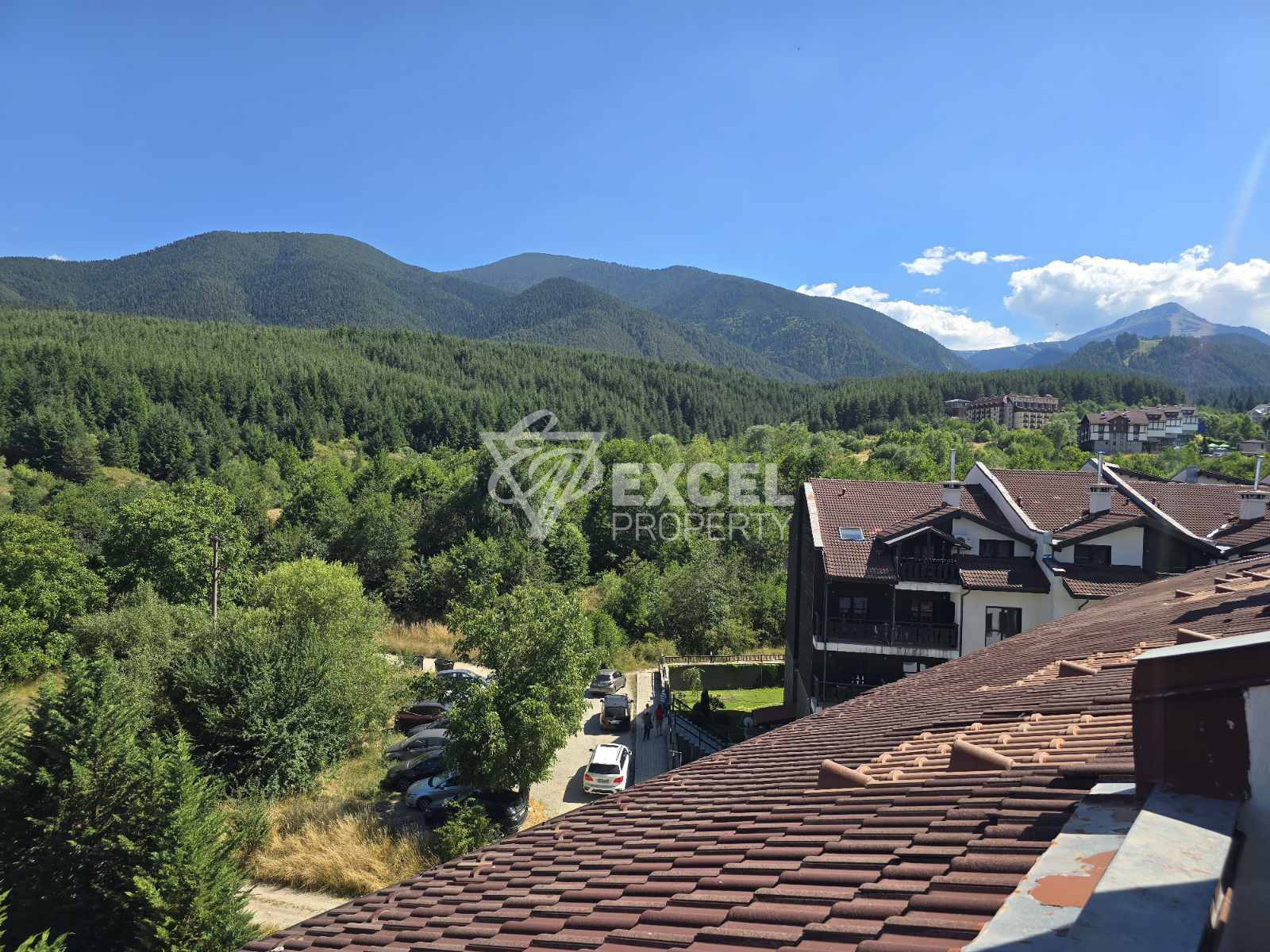 Three-bedroom maisonette with magnificent mountain views in a low-maintenance building, Bansko