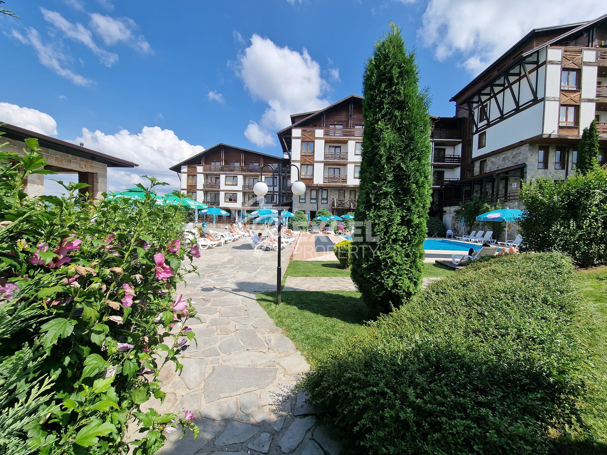 Southern one-bedroom apartment for sale in the hotel part of Green life, Bansko