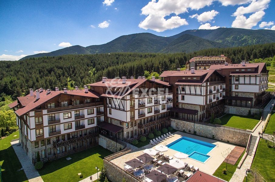 One-bedroom apartment with pool view in the hotel part of Green Life, Bansko