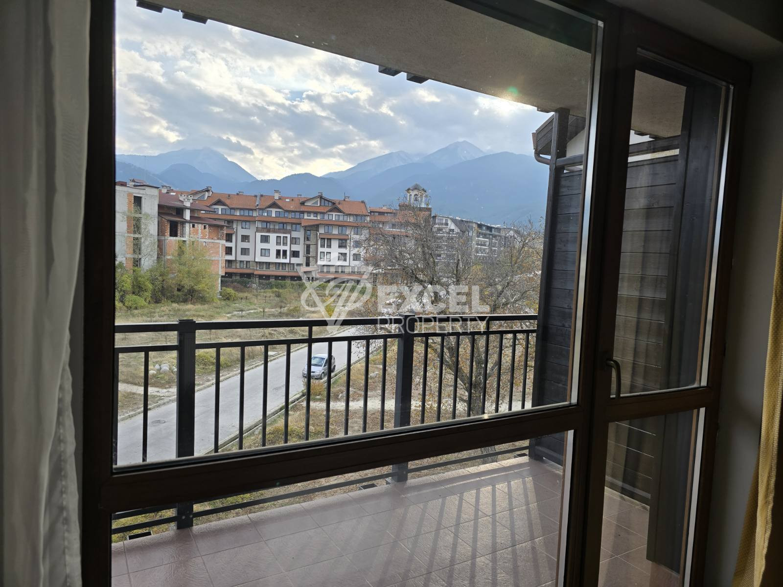 Southern one-bedroom apartment with a wonderful view for sale, only 200m from the ski lift in Bansko