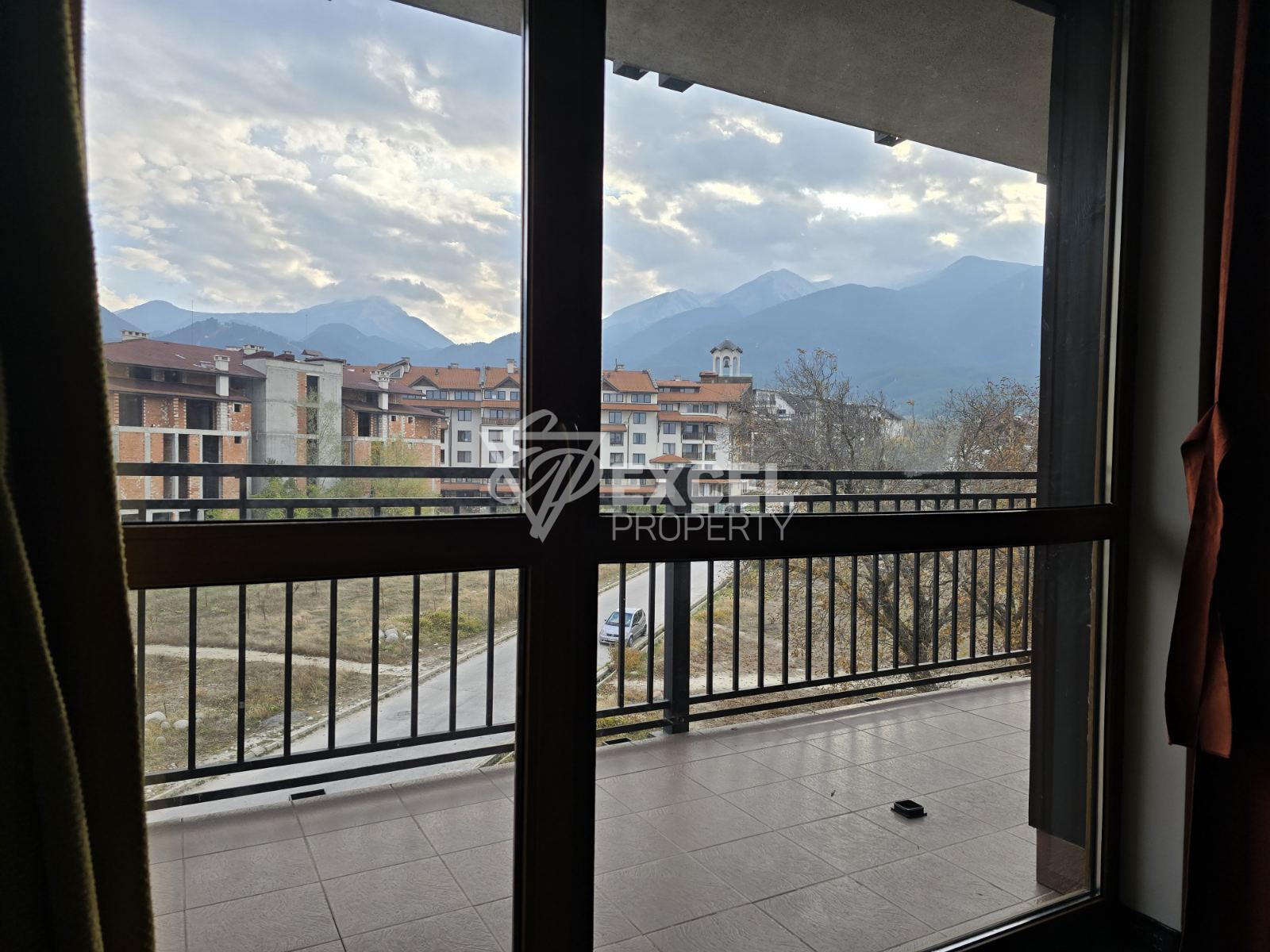 Southern one-bedroom apartment with a wonderful view for sale, only 200m from the ski lift in Bansko