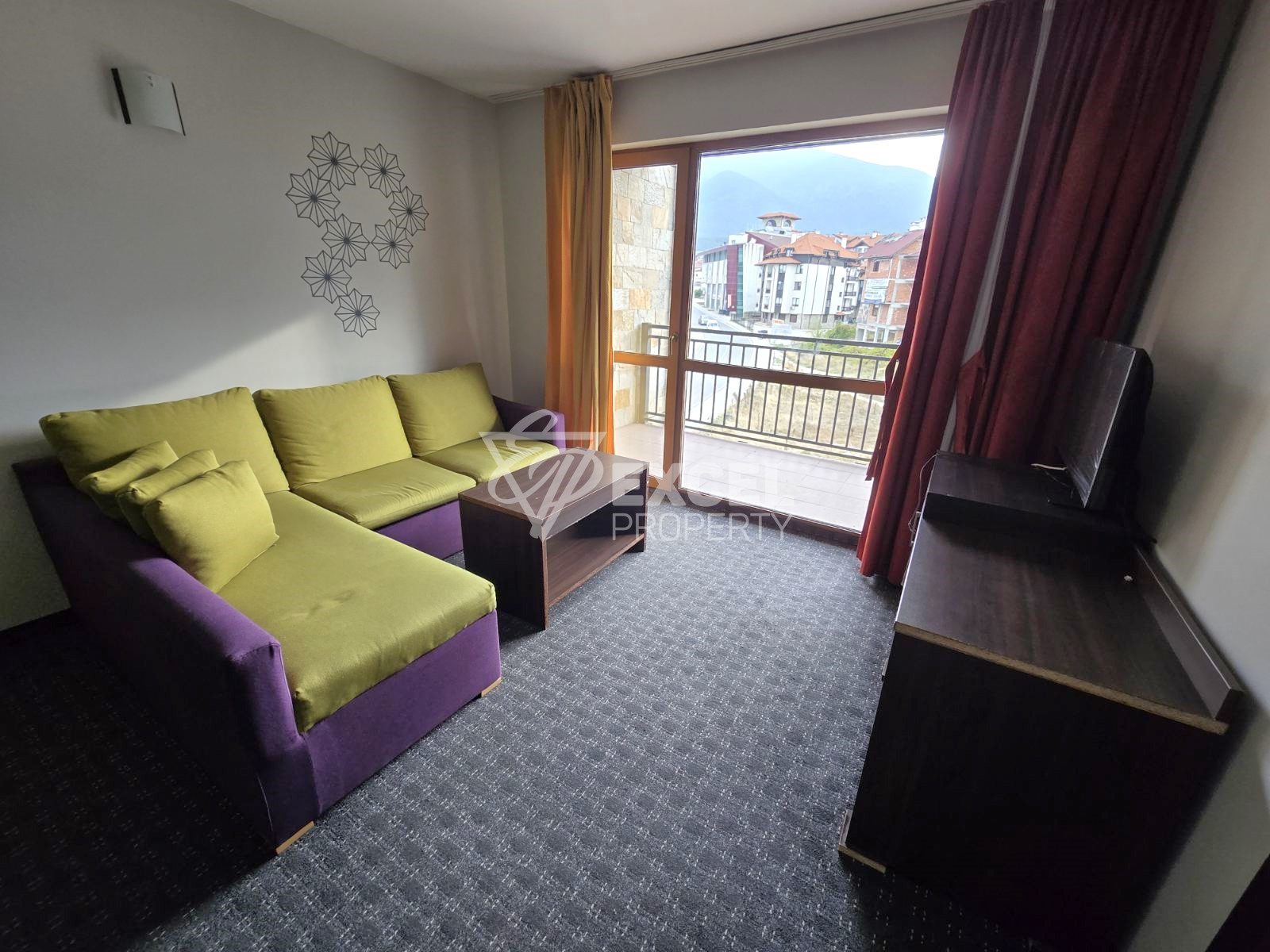 Southern one-bedroom apartment with a wonderful view for sale, only 200m from the ski lift in Bansko