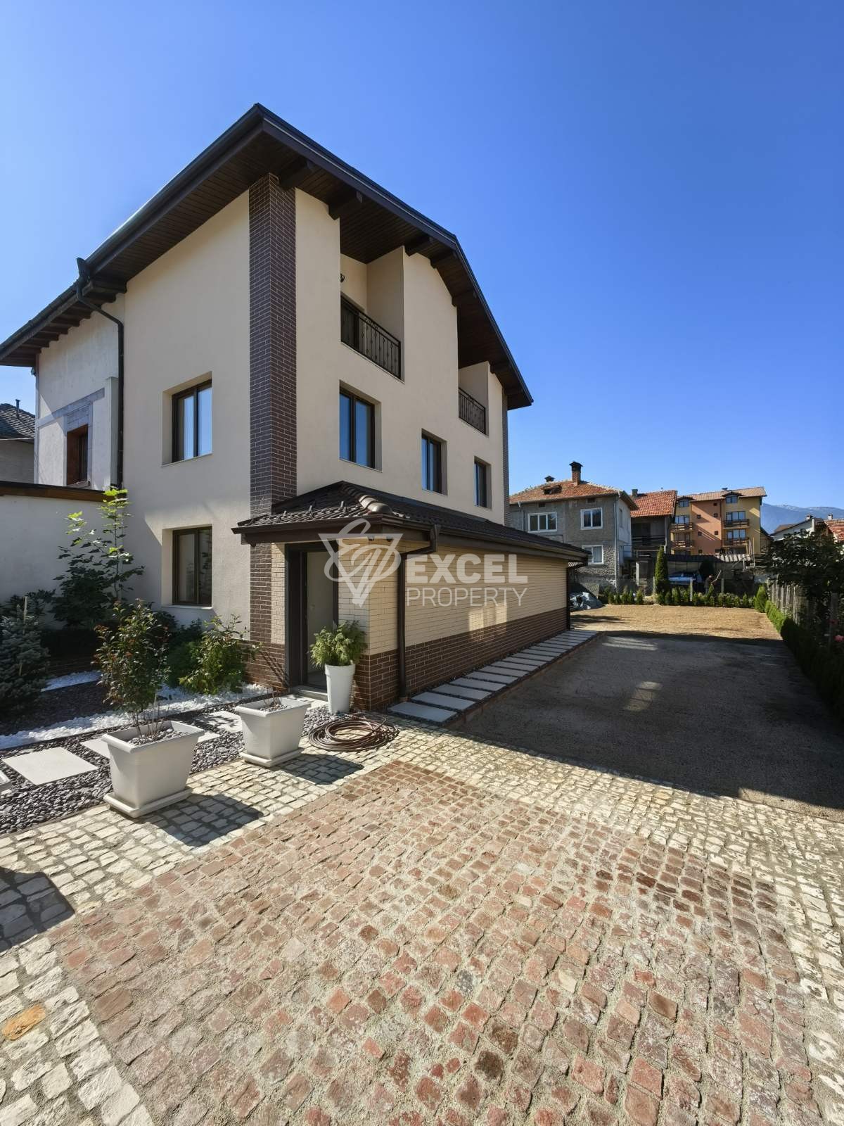 Renovated three-story house near the center of the city of Bansko