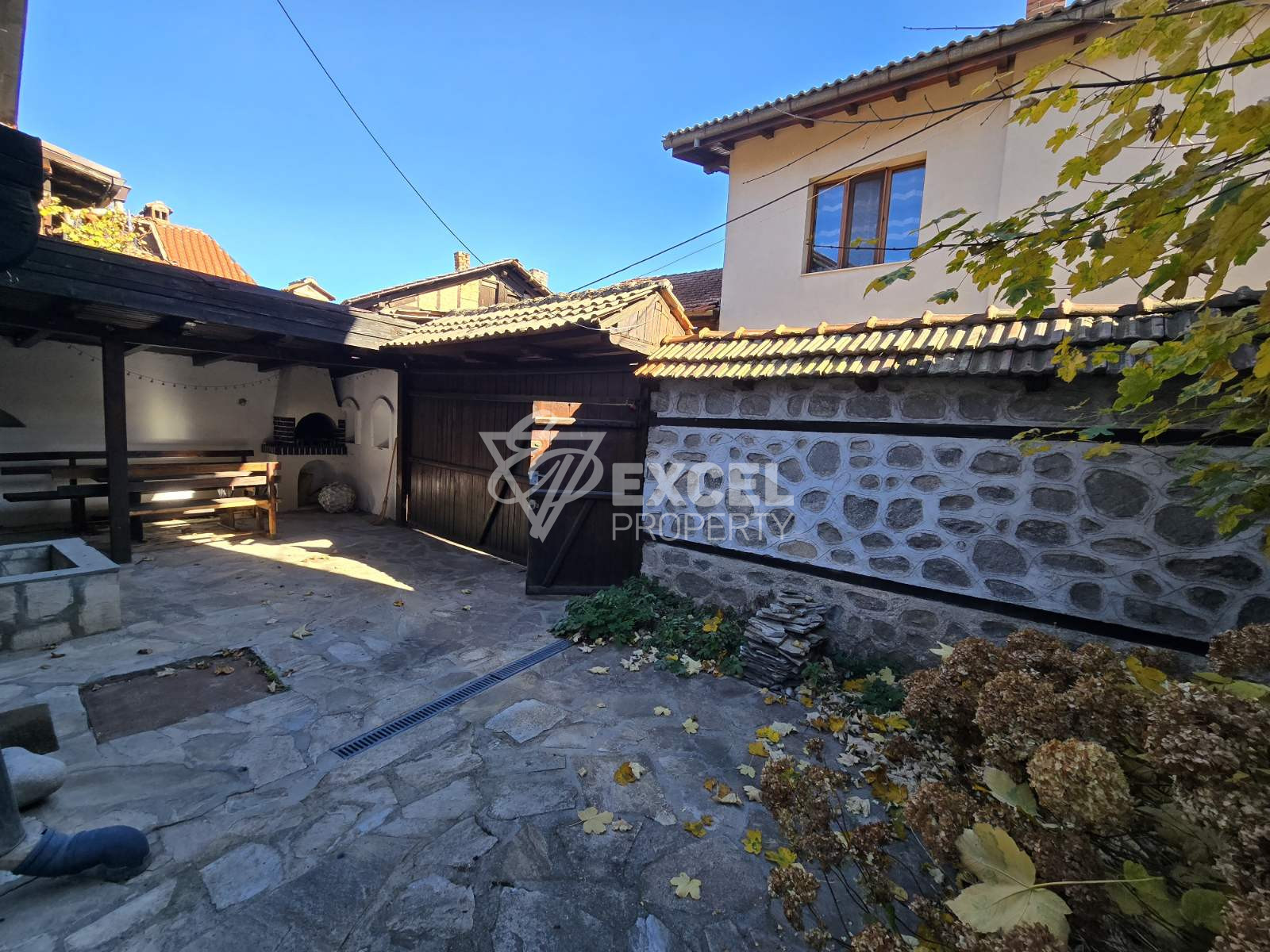 Authentic two-storey house for sale in the old part of Bansko, 200m from the Church of the Holy Trinity