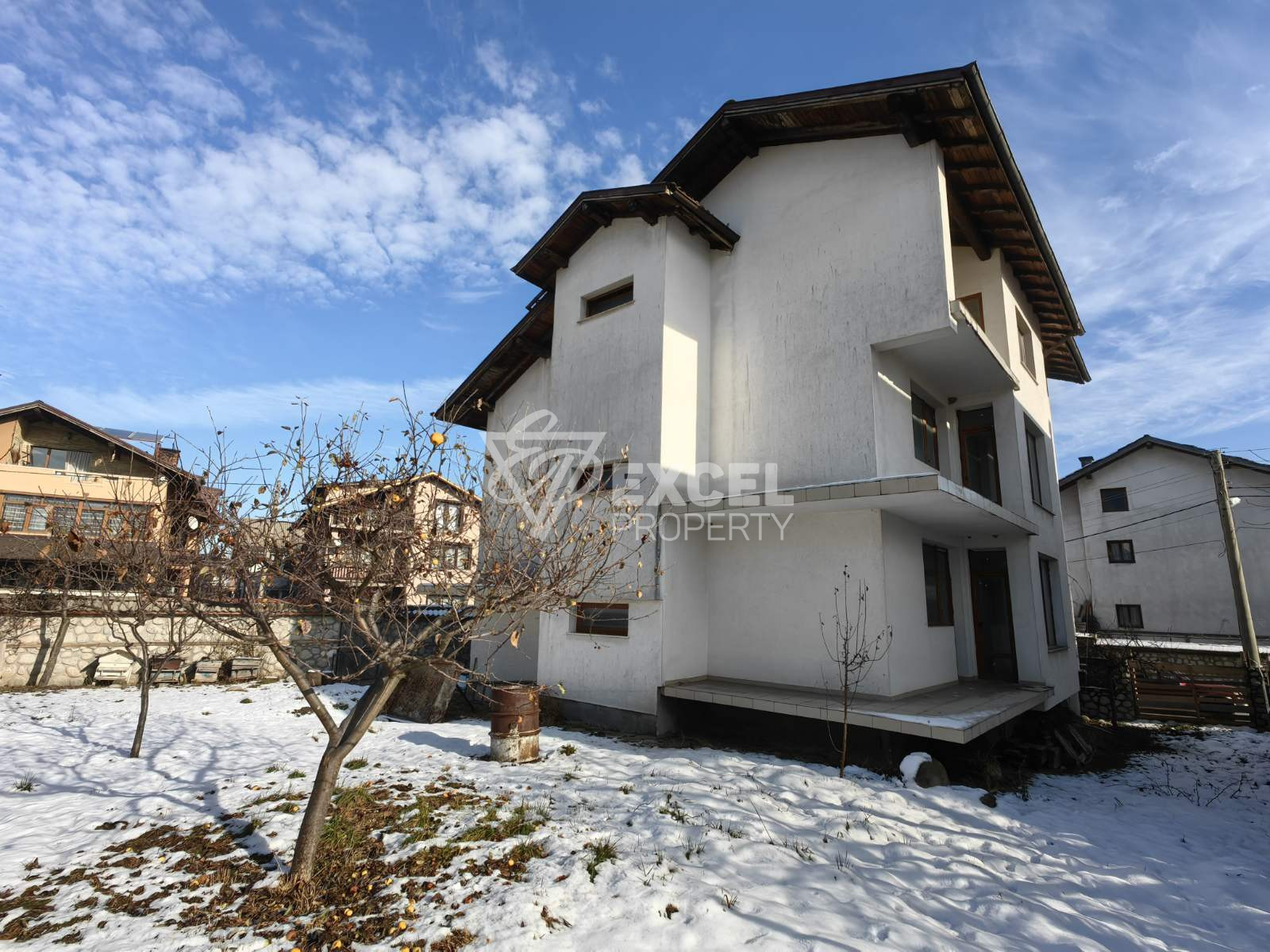 Massive three-storey house with 10 bedrooms for sale in Bansko