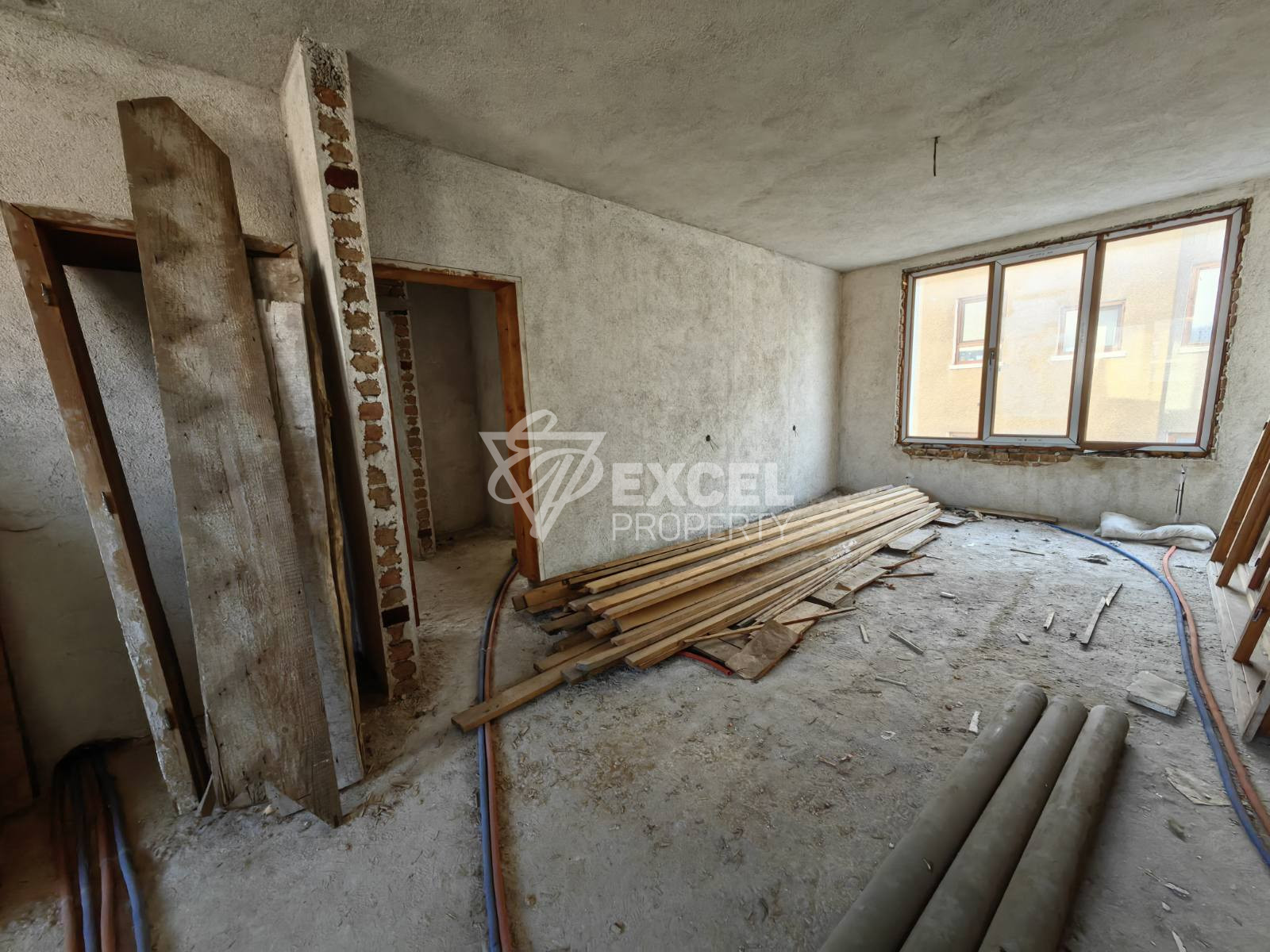 Massive three-storey house with 10 bedrooms for sale in Bansko