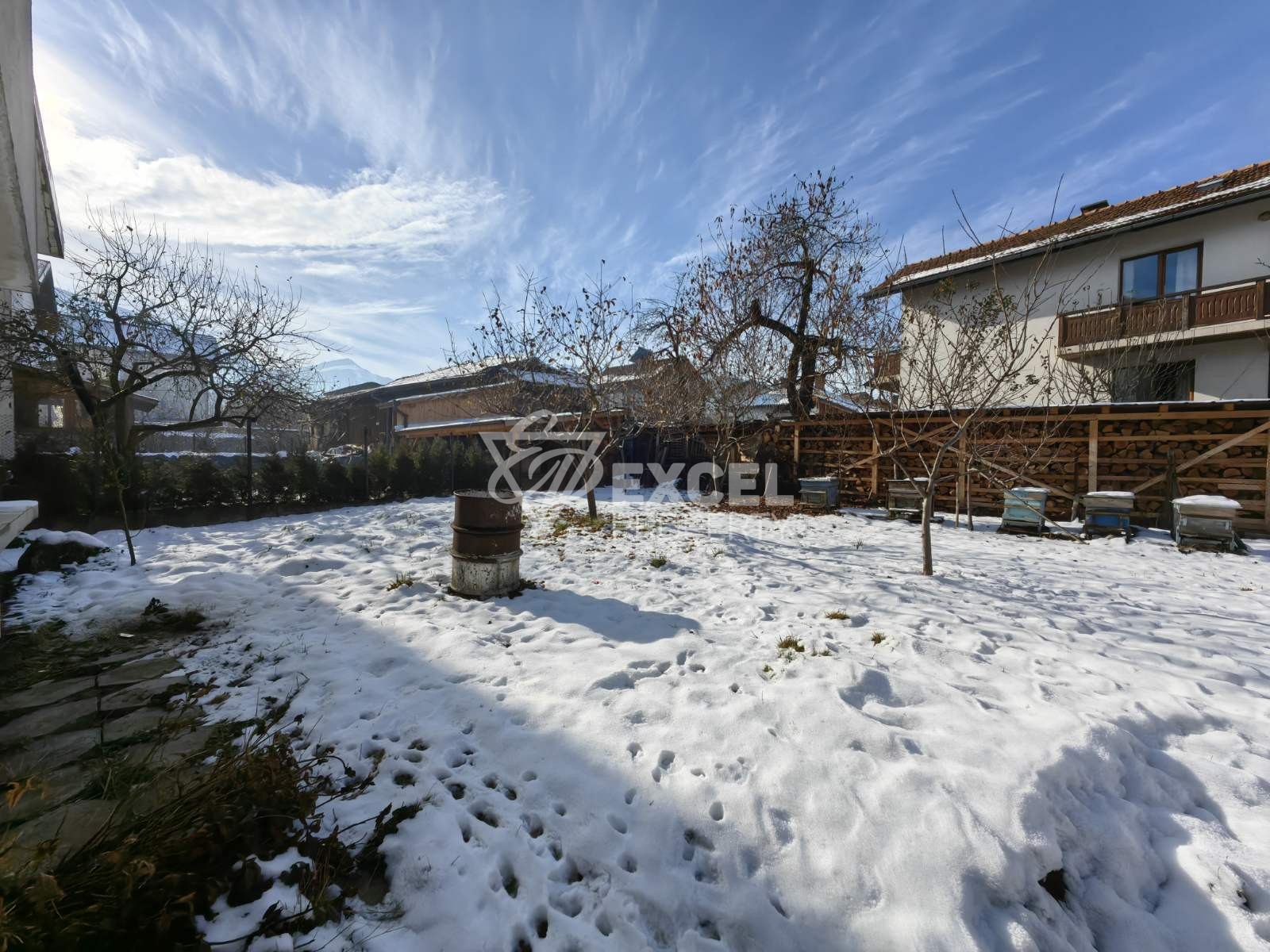 Massive three-storey house with 10 bedrooms for sale in Bansko